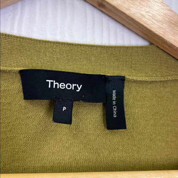 Theory - Fine Merino Wool V Neck Green Button Down Lightweight Cardigan Size SM - Picture 7 of 8